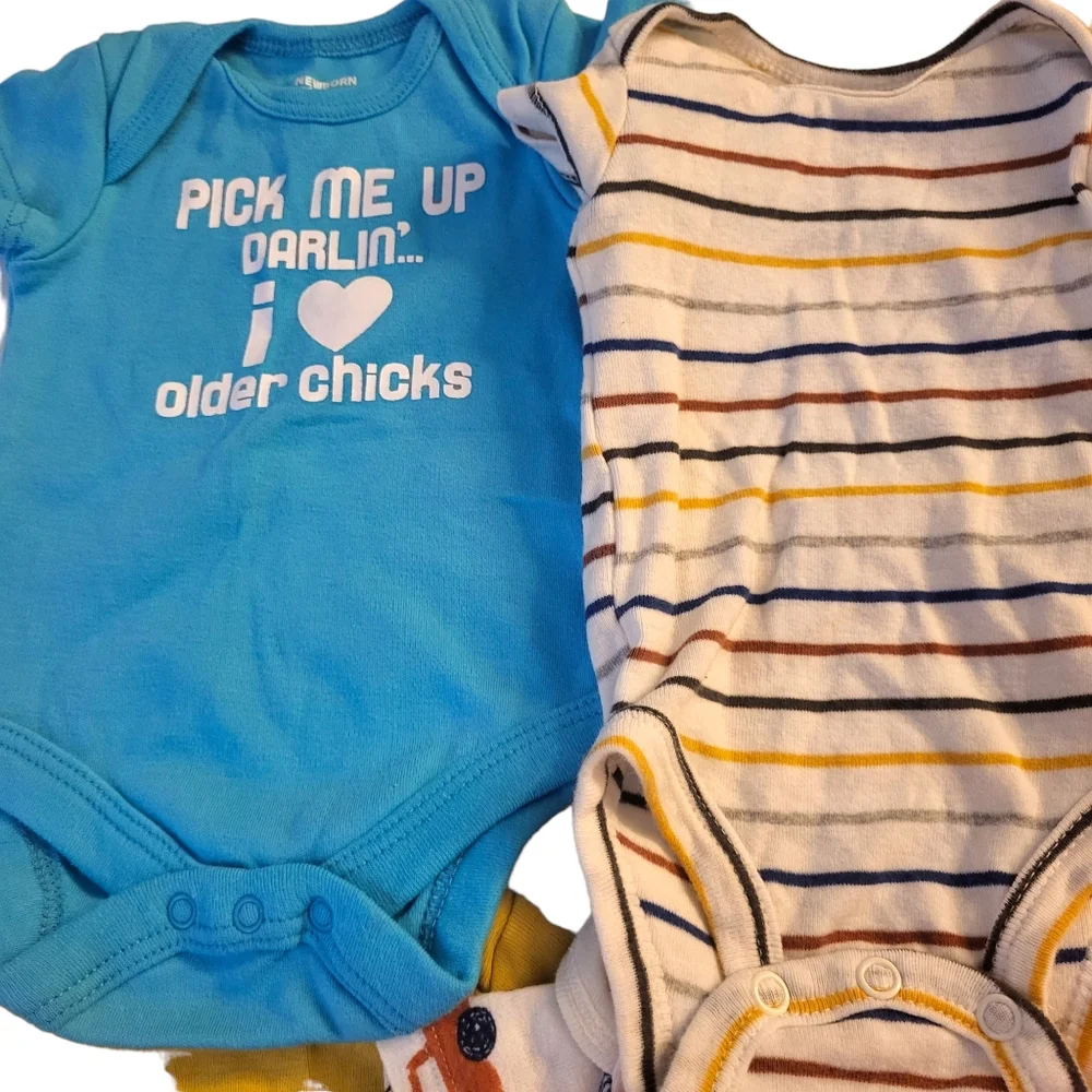 ⚠️SOLD⚠️Lot Of 8 Baby Boy Onesies Size Newborn - Picture 5 of 11